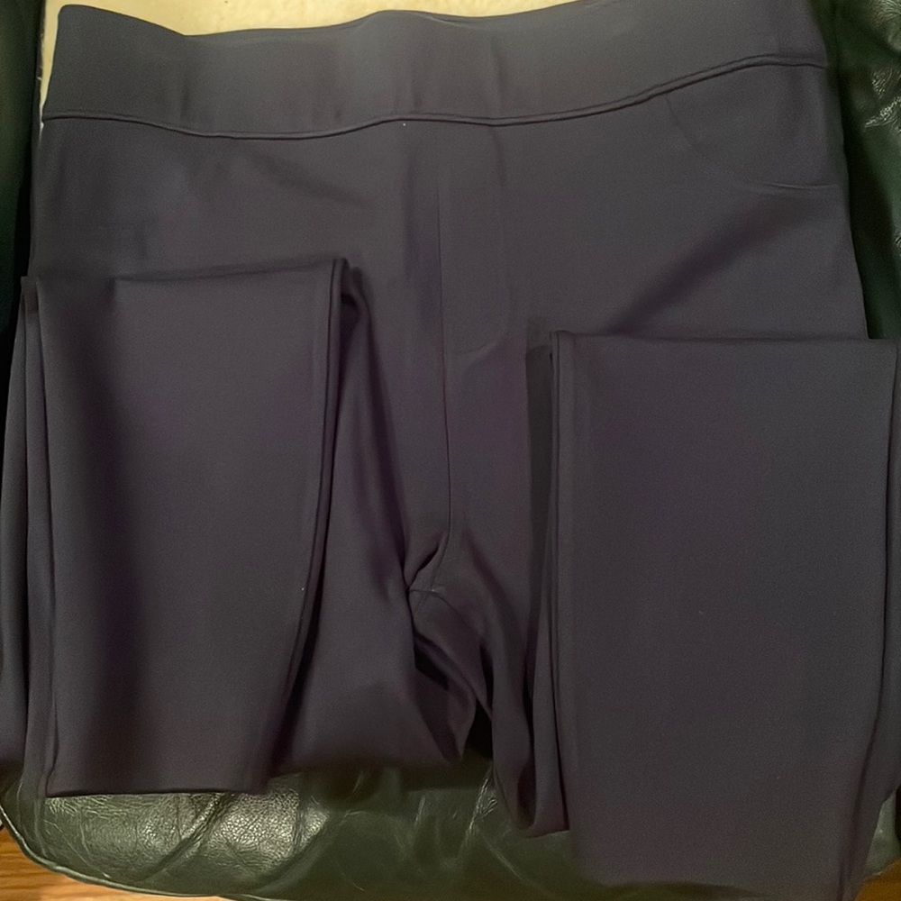 Navy Spanx leggings. In EUC never worn.
